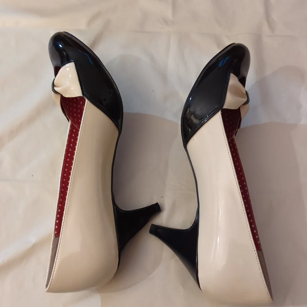 B.A.I.T. VEGAN VINTAGE STLYE PUMPS - Picture 7 of 12